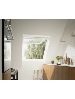 FINESTA IN LEGNO RIVESTITO IN POLIURETANO BIANCO - GPU - VELUX