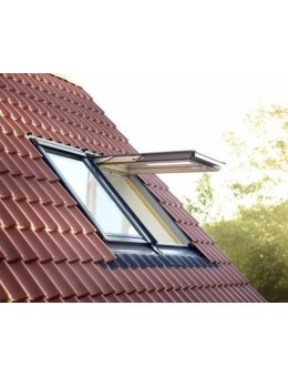 FINESTA INTEGRA IN LEGNO E POLIURETANO BIANCO CON APERTURA VASISTAS ELETTRICA - GPU - VELUX